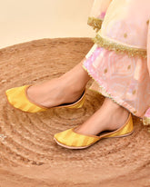 NOORI - Gold Striped Embroidered Jutti