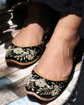 UNZ - Jet Black Embroidered Jutti