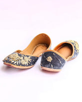 TAABIR - Navy Embroidered Jutti