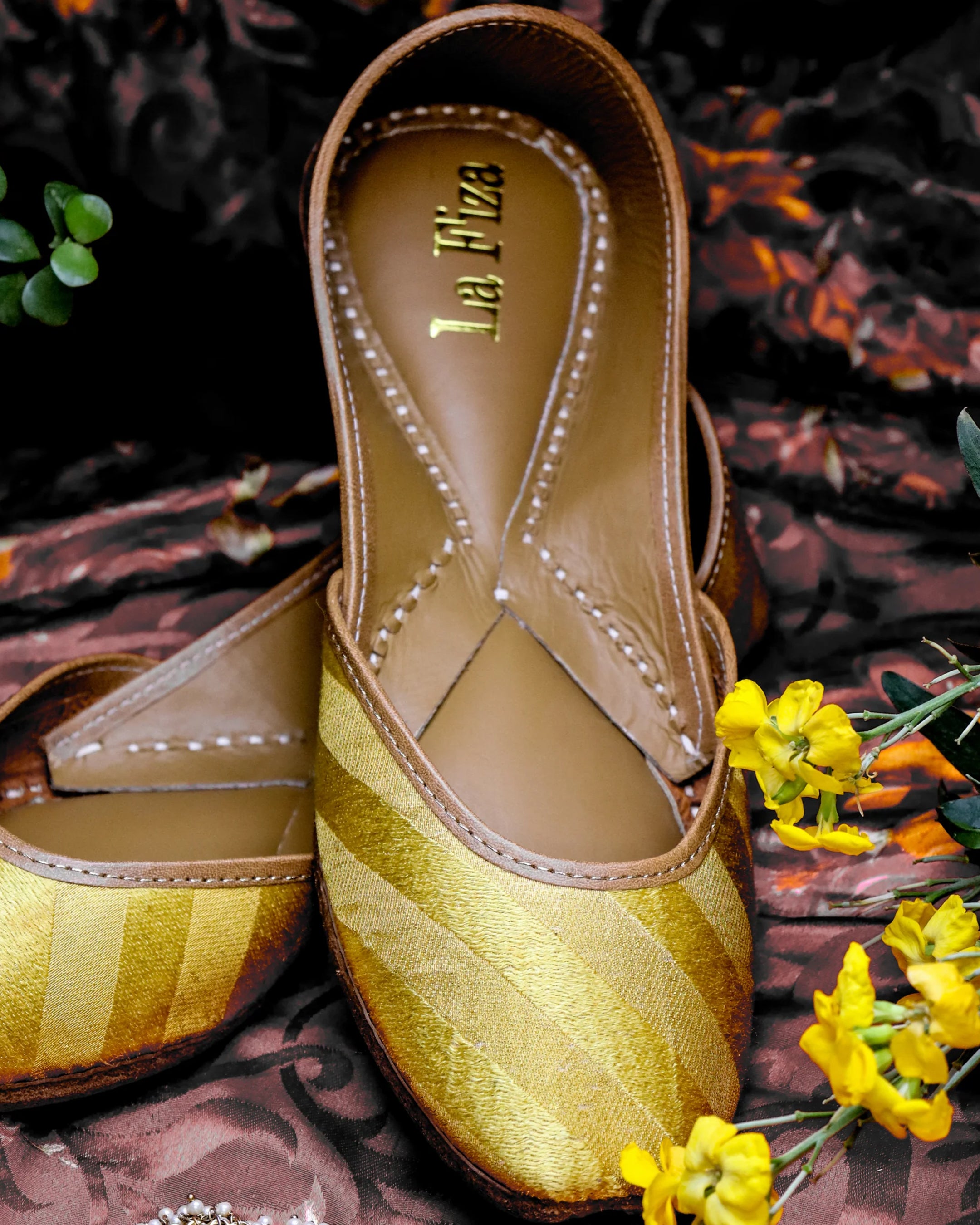 NOORI - Gold Striped Embroidered Jutti